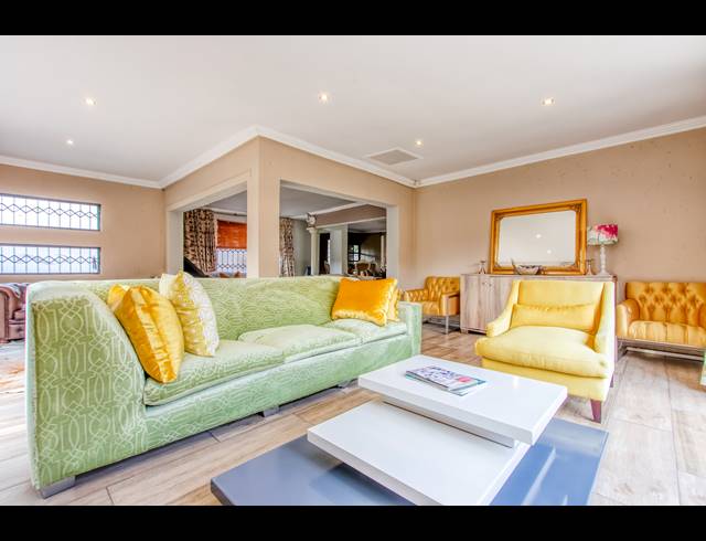5 BEDROOM FREESTANDING FOR SALE IN MEREDALE